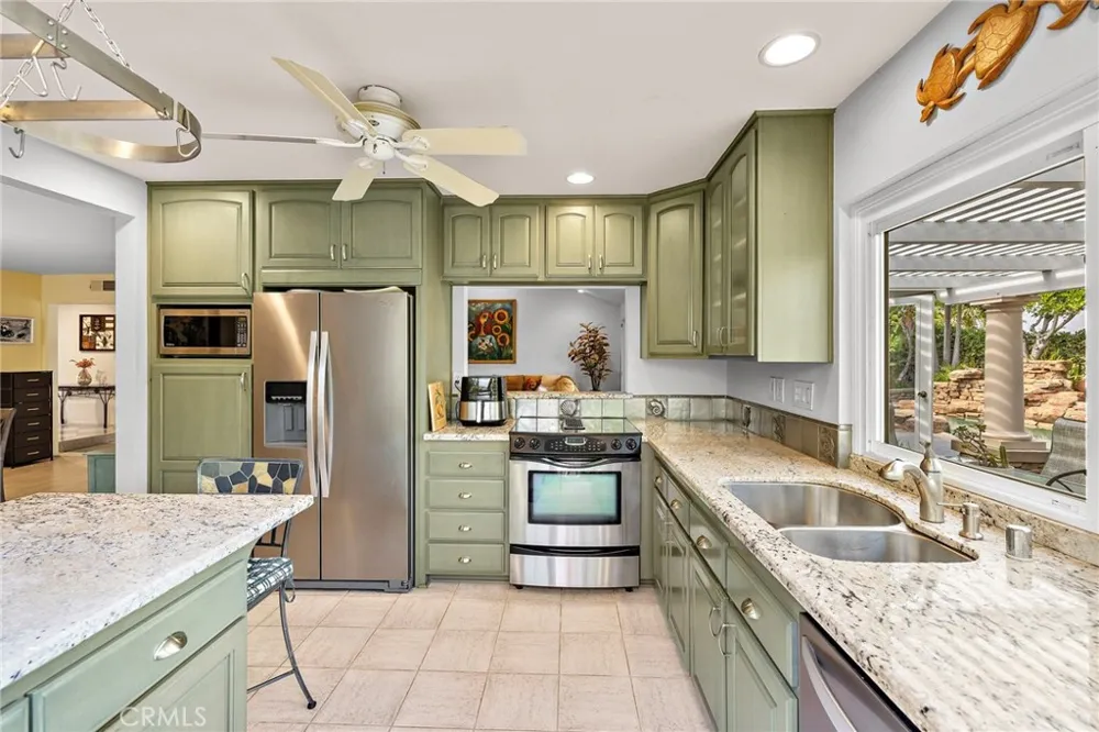 23631 Amalia Mission Viejo, CA 92691