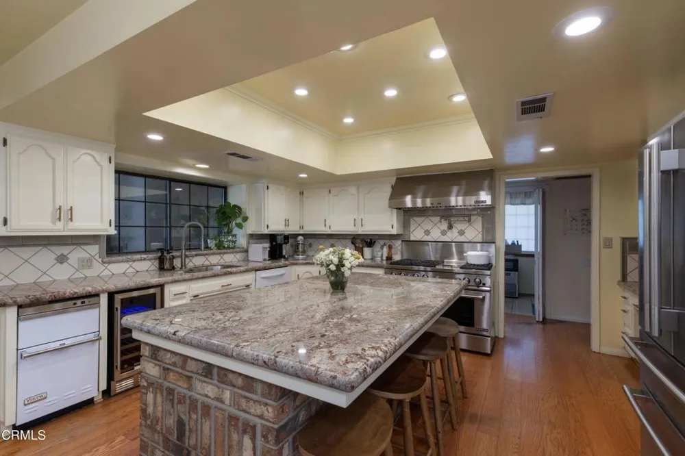 2201 Haggin Oaks Boulevard Bakersfield, CA 93311