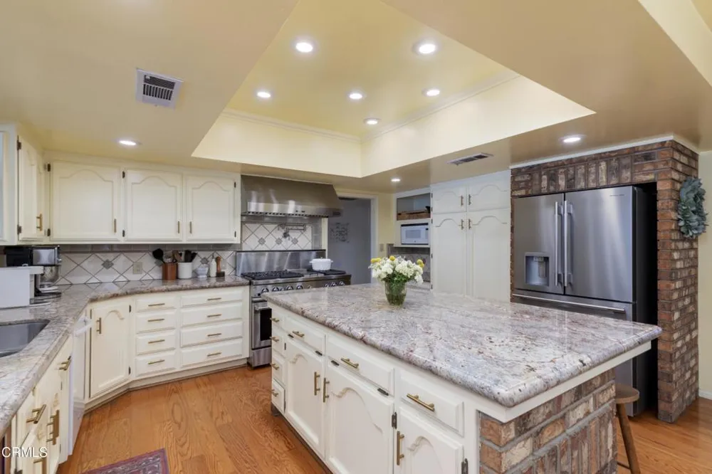 2201 Haggin Oaks Boulevard Bakersfield, CA 93311