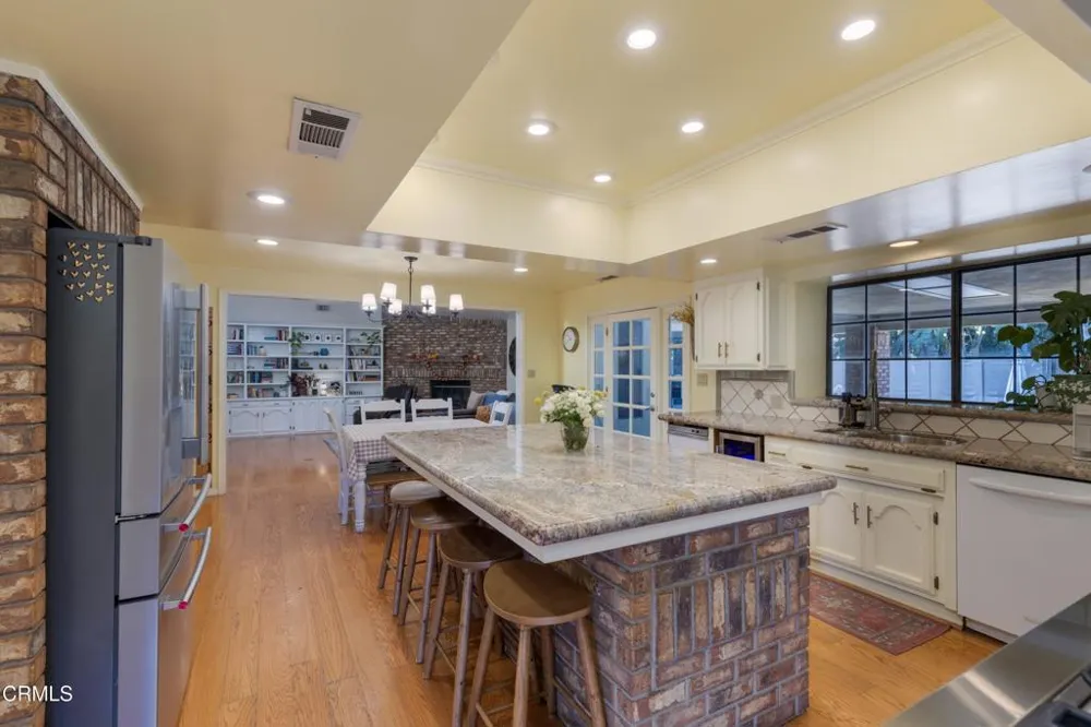 2201 Haggin Oaks Boulevard Bakersfield, CA 93311