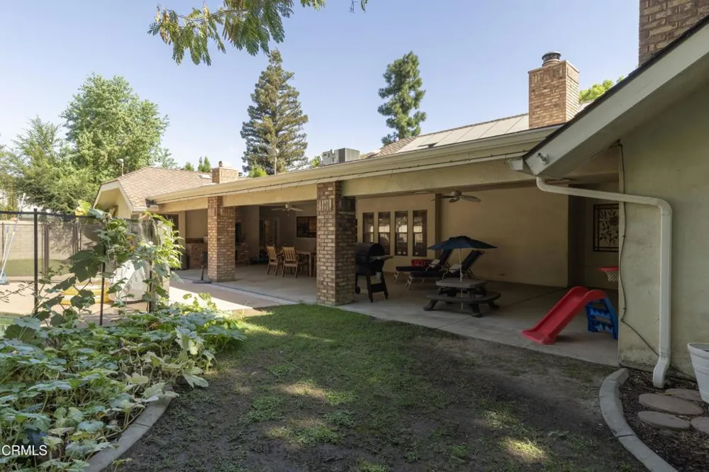 2201 Haggin Oaks Boulevard Bakersfield, CA 93311