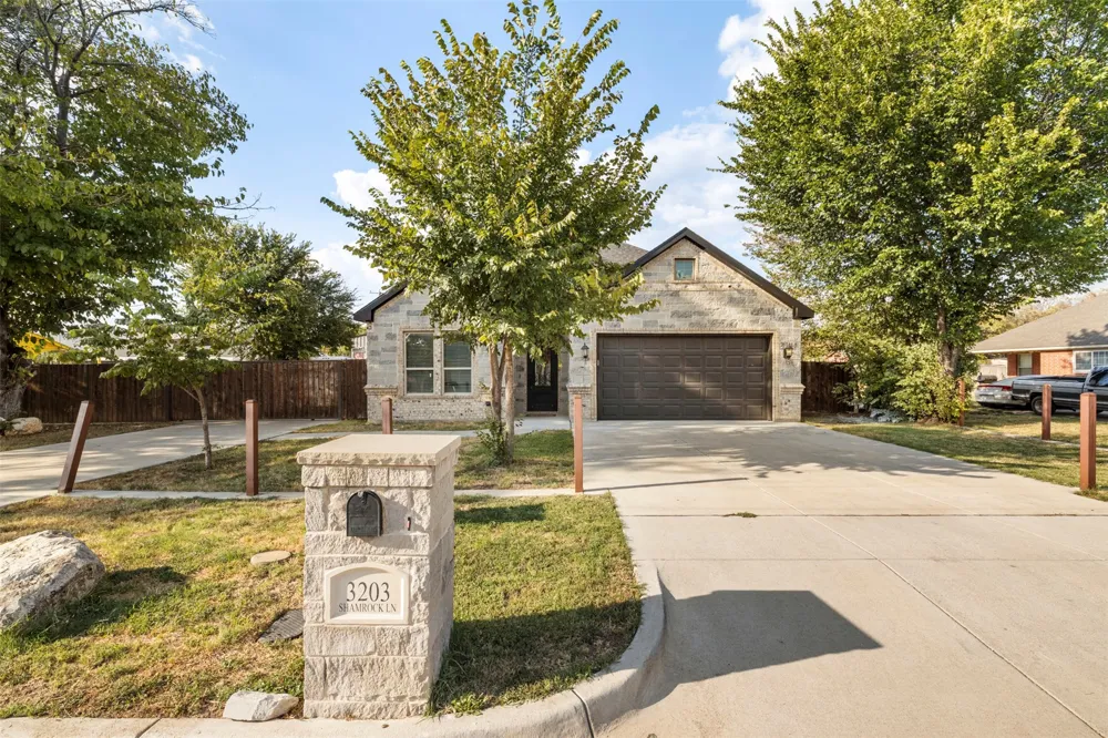 3203 Shamrock Lane Forest Hill, TX 76119