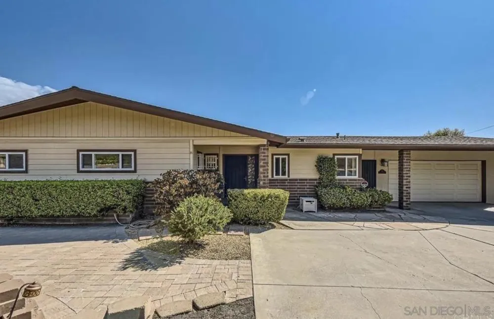 777 Hacienda Dr El Cajon, CA 92020