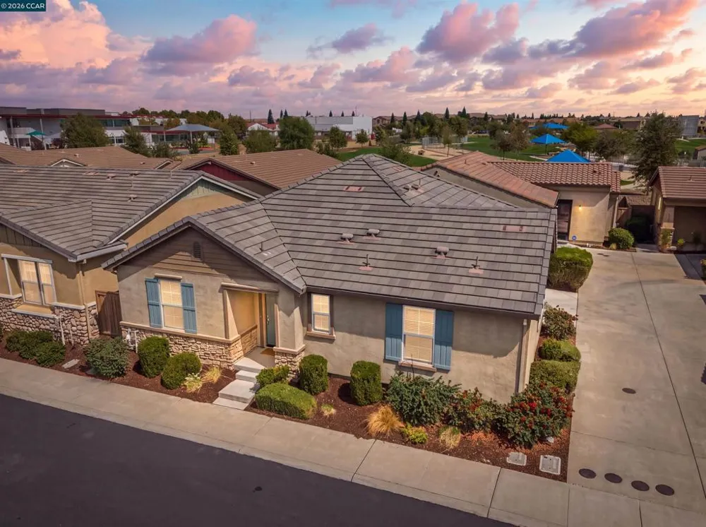 4512 Villa Del Paso Ln Sacramento, CA 95834