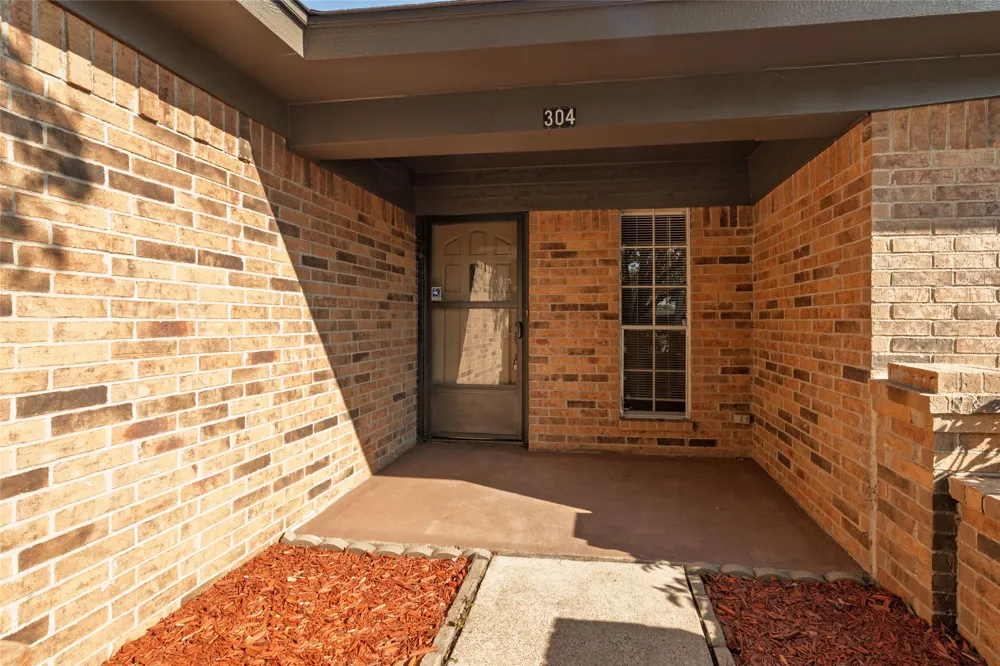 304 Cambridge Drive Saginaw, TX 76179