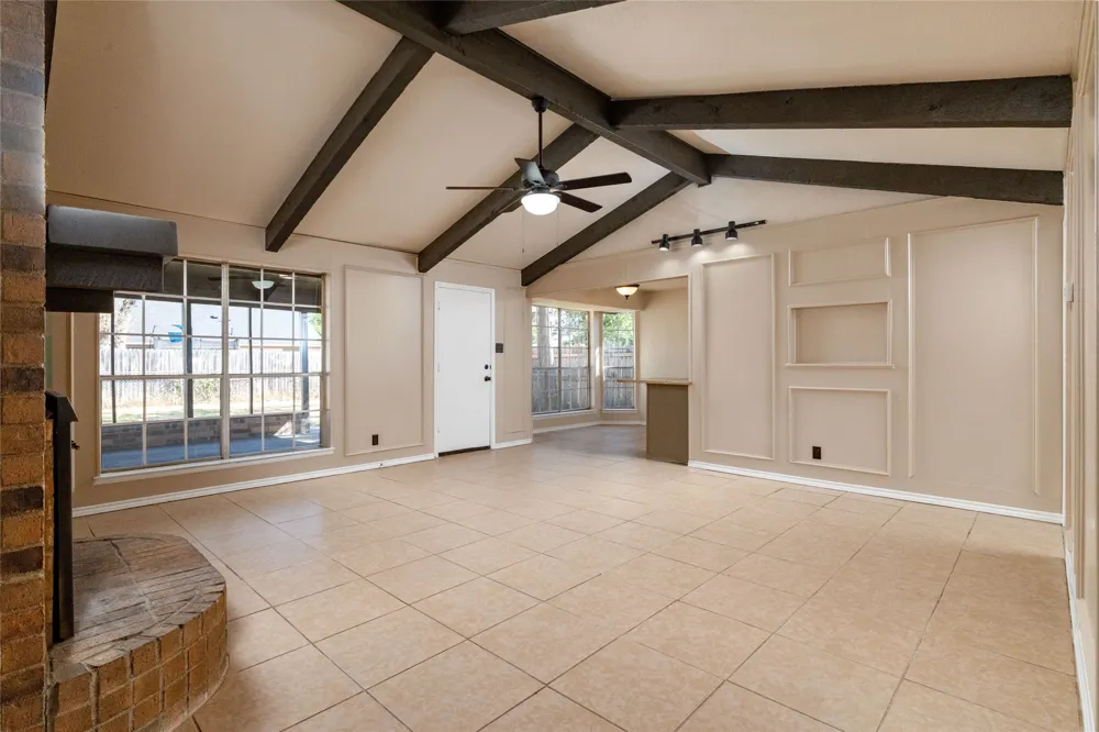 304 Cambridge Drive Saginaw, TX 76179