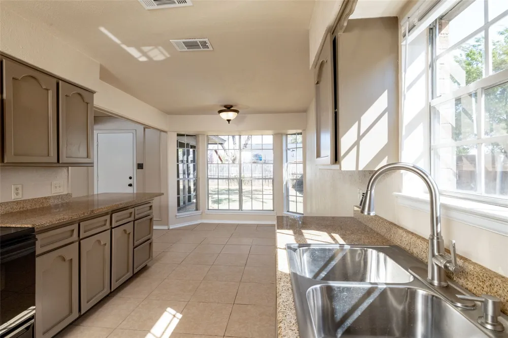 304 Cambridge Drive Saginaw, TX 76179