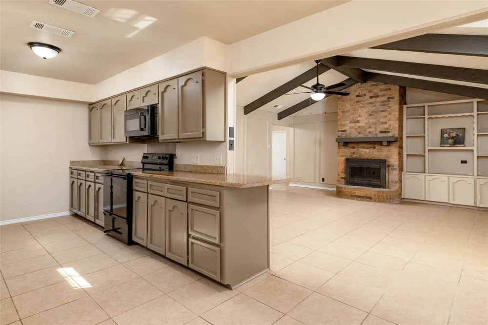 304 Cambridge Drive Saginaw, TX 76179