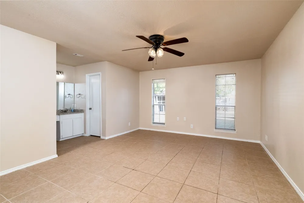 304 Cambridge Drive Saginaw, TX 76179