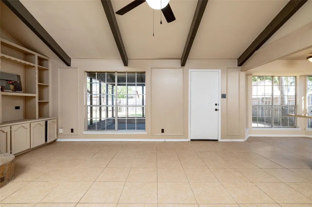 304 Cambridge Drive Saginaw, TX 76179