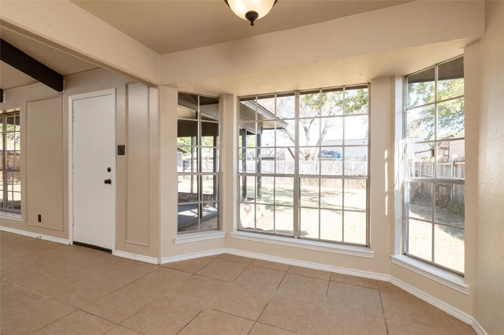 304 Cambridge Drive Saginaw, TX 76179