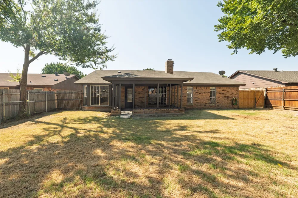 304 Cambridge Drive Saginaw, TX 76179