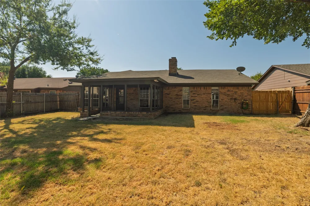 304 Cambridge Drive Saginaw, TX 76179