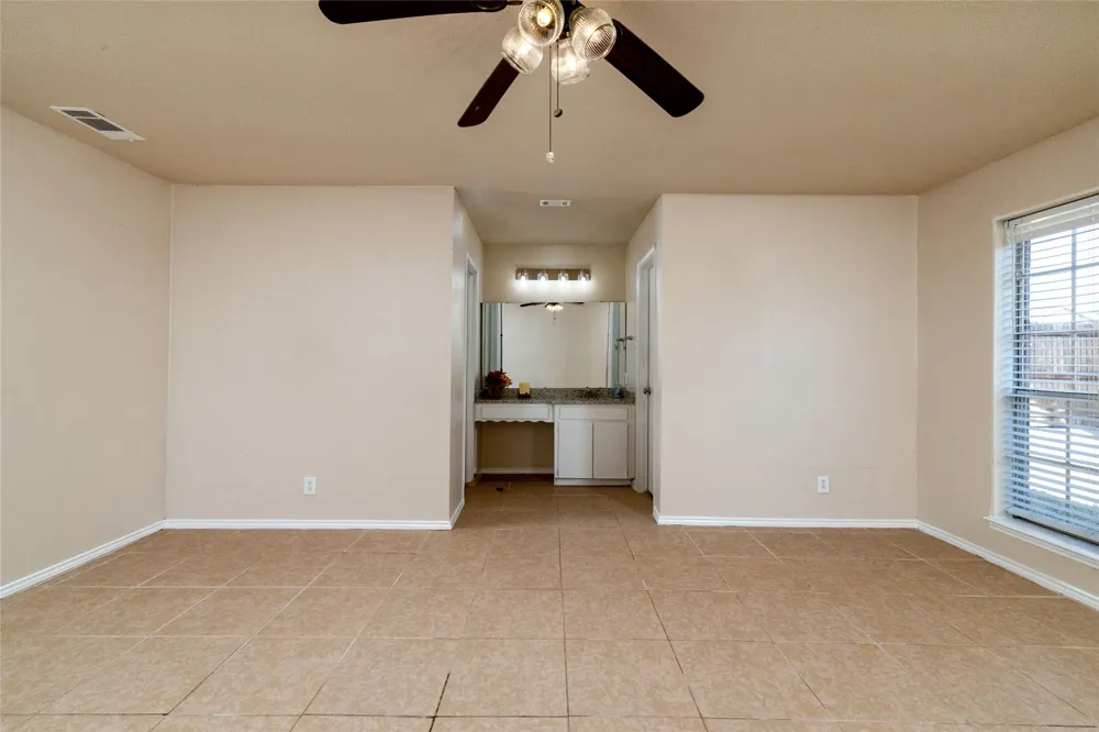 304 Cambridge Drive Saginaw, TX 76179