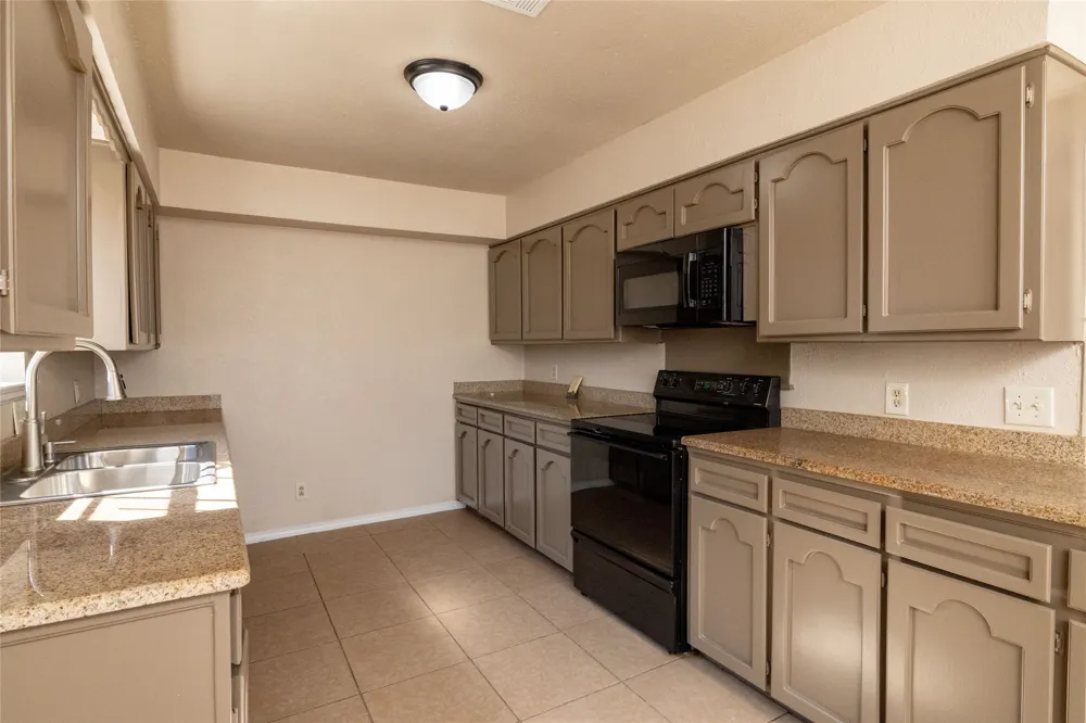 304 Cambridge Drive Saginaw, TX 76179