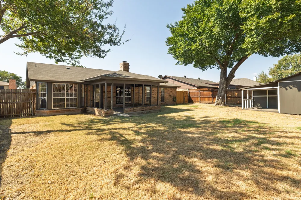 304 Cambridge Drive Saginaw, TX 76179