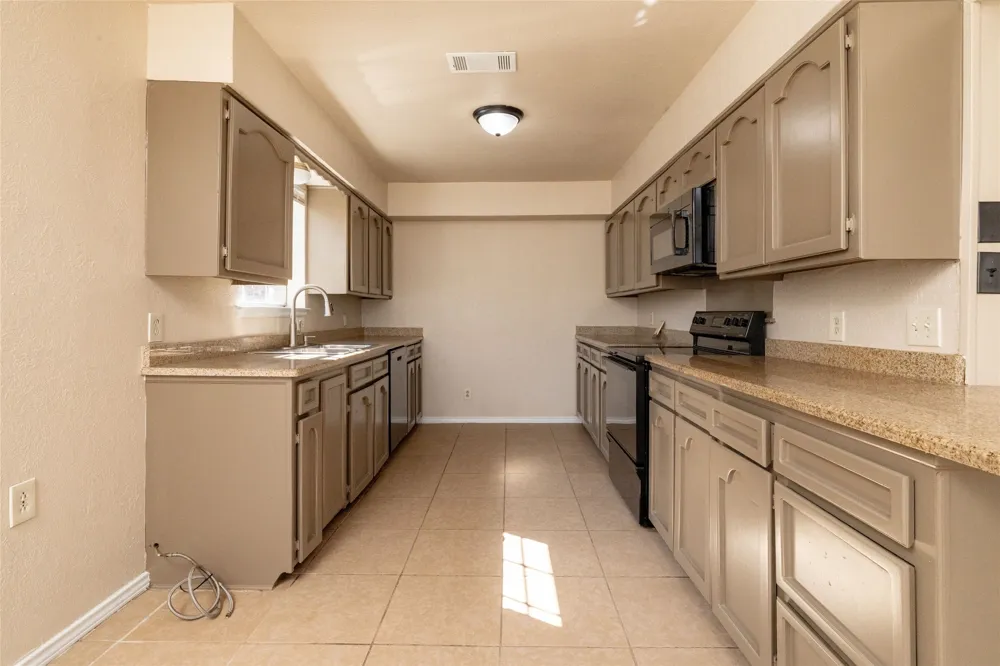304 Cambridge Drive Saginaw, TX 76179