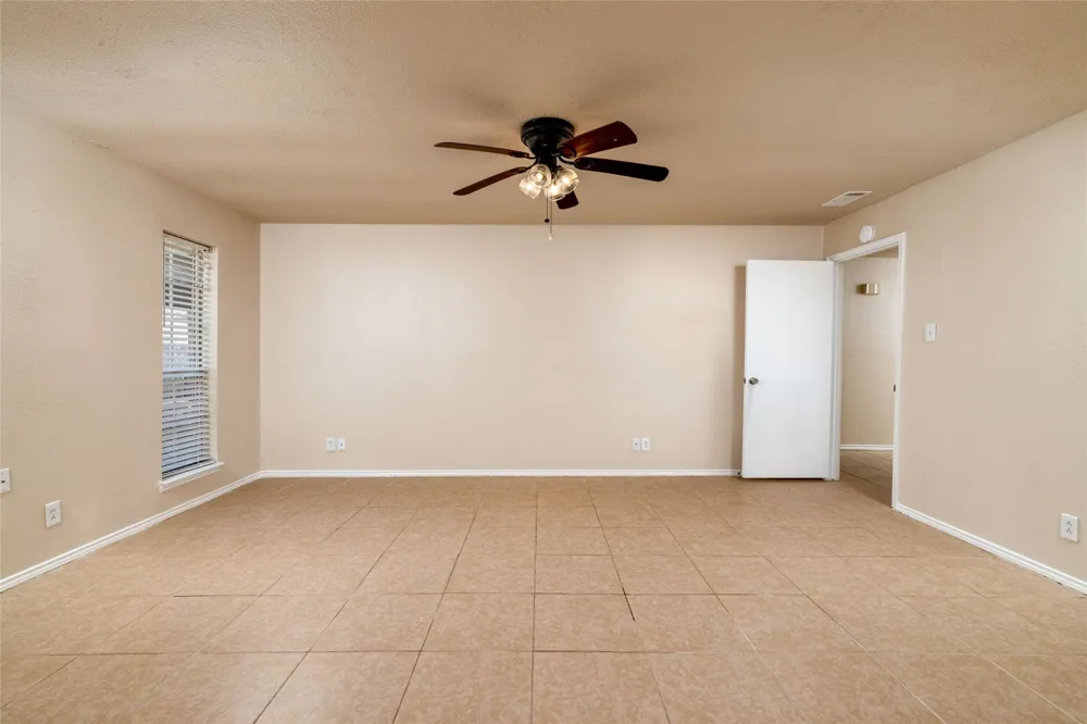 304 Cambridge Drive Saginaw, TX 76179