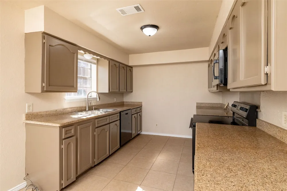 304 Cambridge Drive Saginaw, TX 76179