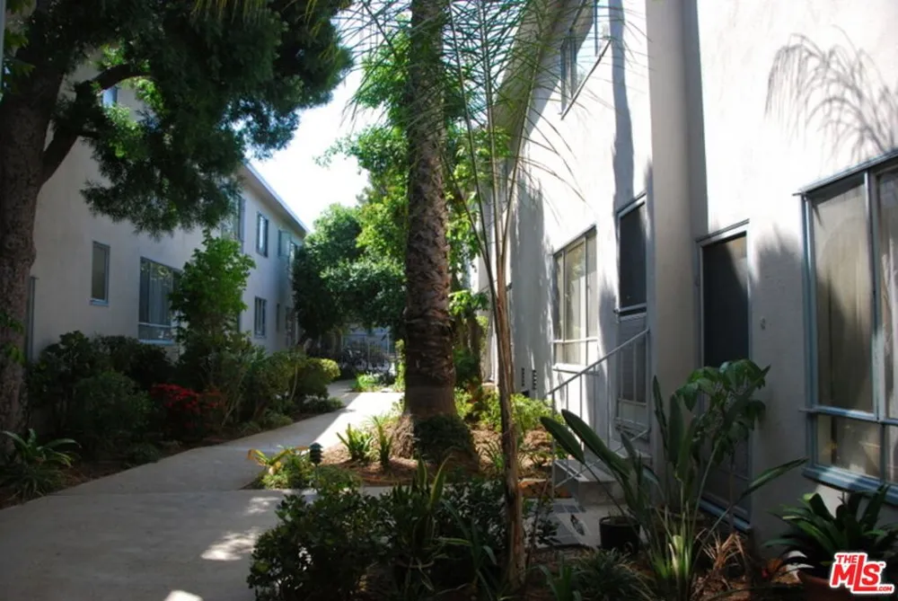 11660 Chenault Street #123 Los Angeles, CA 90049