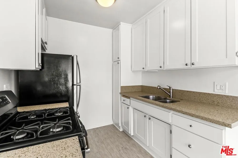 11660 Chenault Street #123 Los Angeles, CA 90049