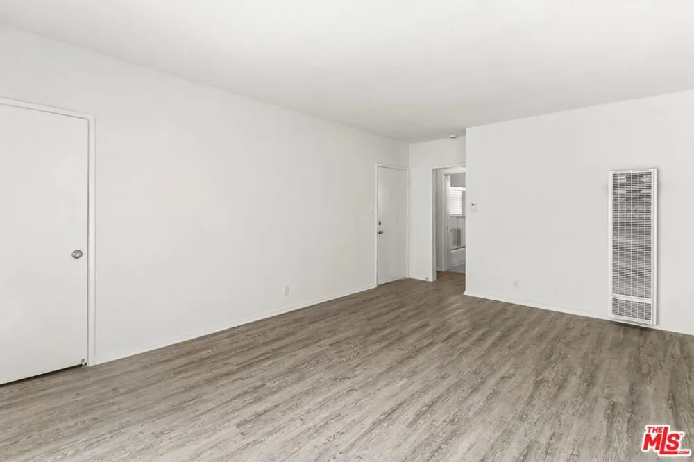 11660 Chenault Street #123 Los Angeles, CA 90049