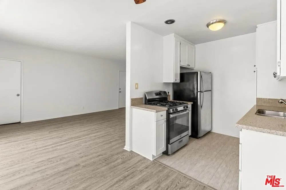 11660 Chenault Street #123 Los Angeles, CA 90049