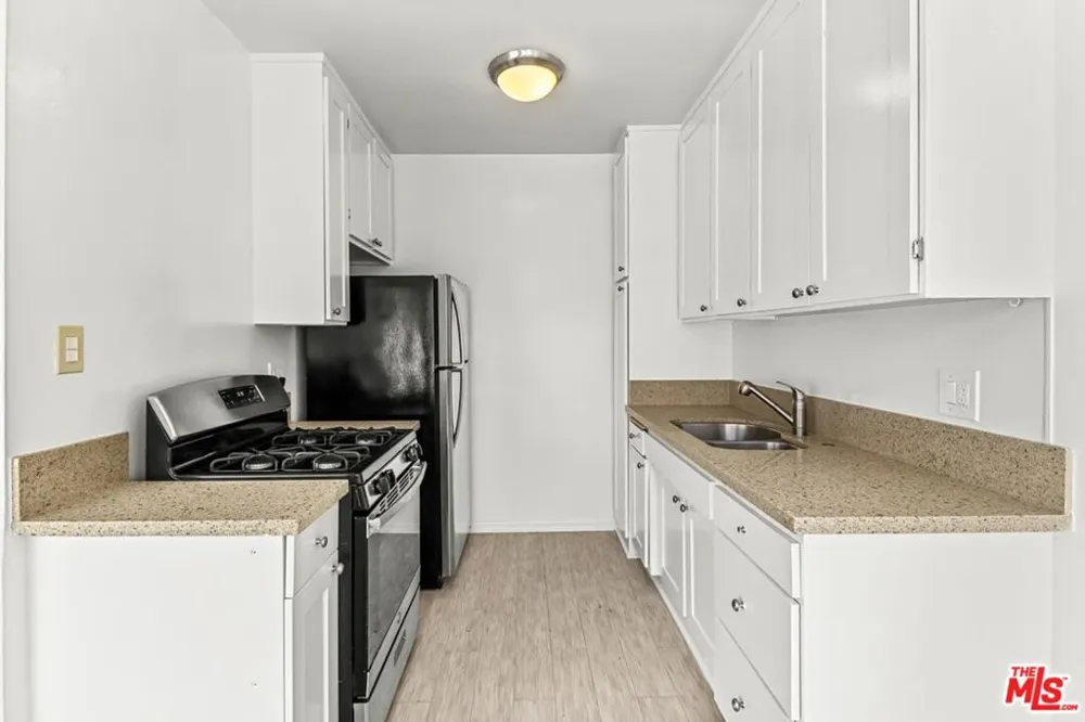 11660 Chenault Street #123 Los Angeles, CA 90049