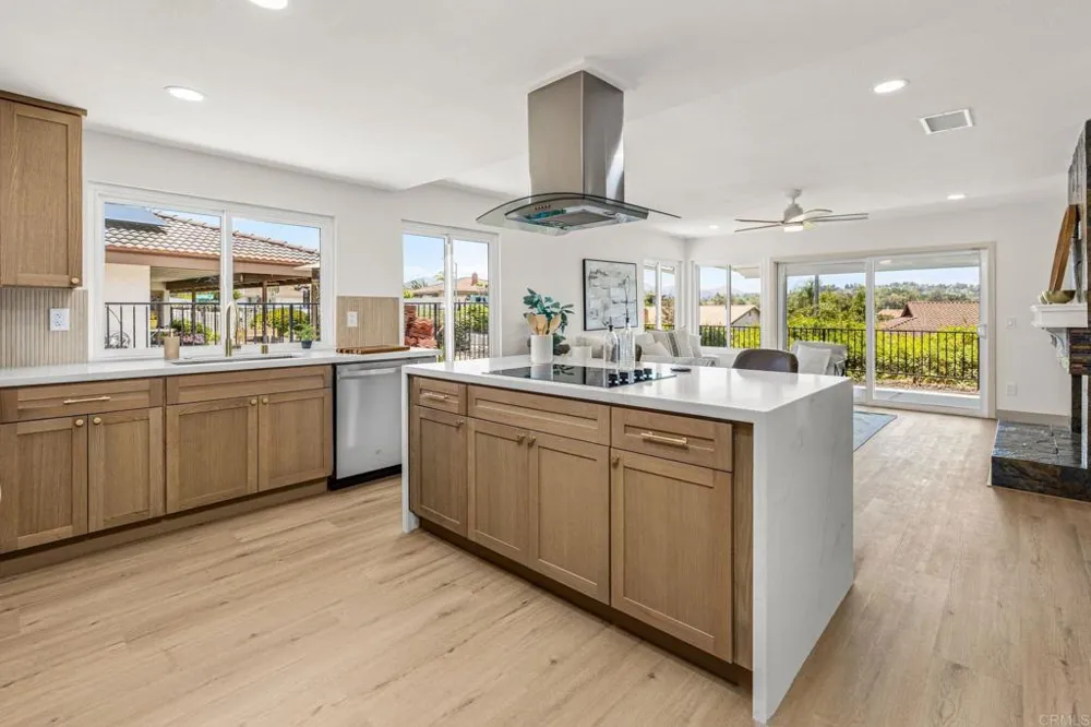 12615 Senda Acantilada San Diego, CA 92128