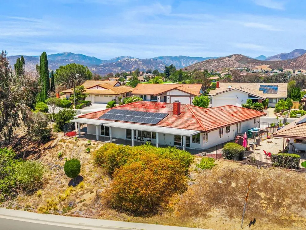 12615 Senda Acantilada San Diego, CA 92128