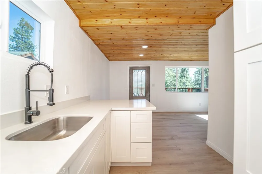 872 Hill Big Bear Lake, CA 92315