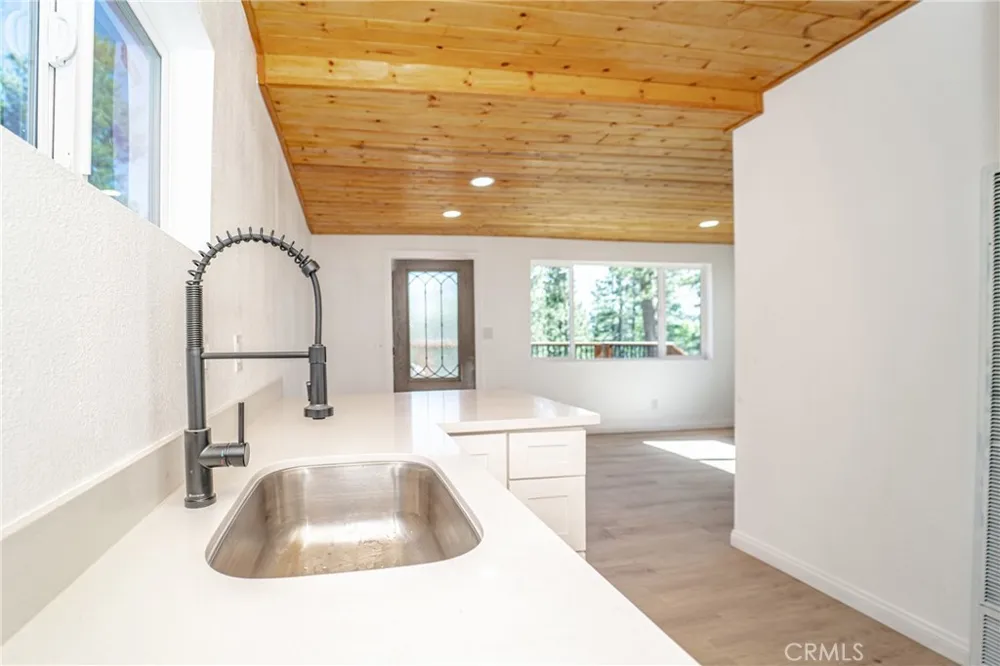 872 Hill Big Bear Lake, CA 92315