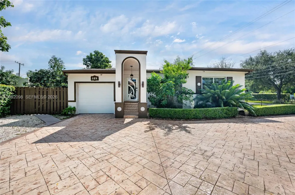 589 Miller Dr Miami Springs, FL 33166