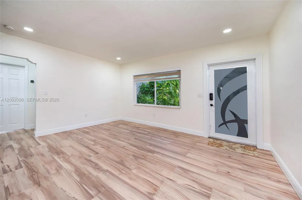 589 Miller Dr Miami Springs, FL 33166