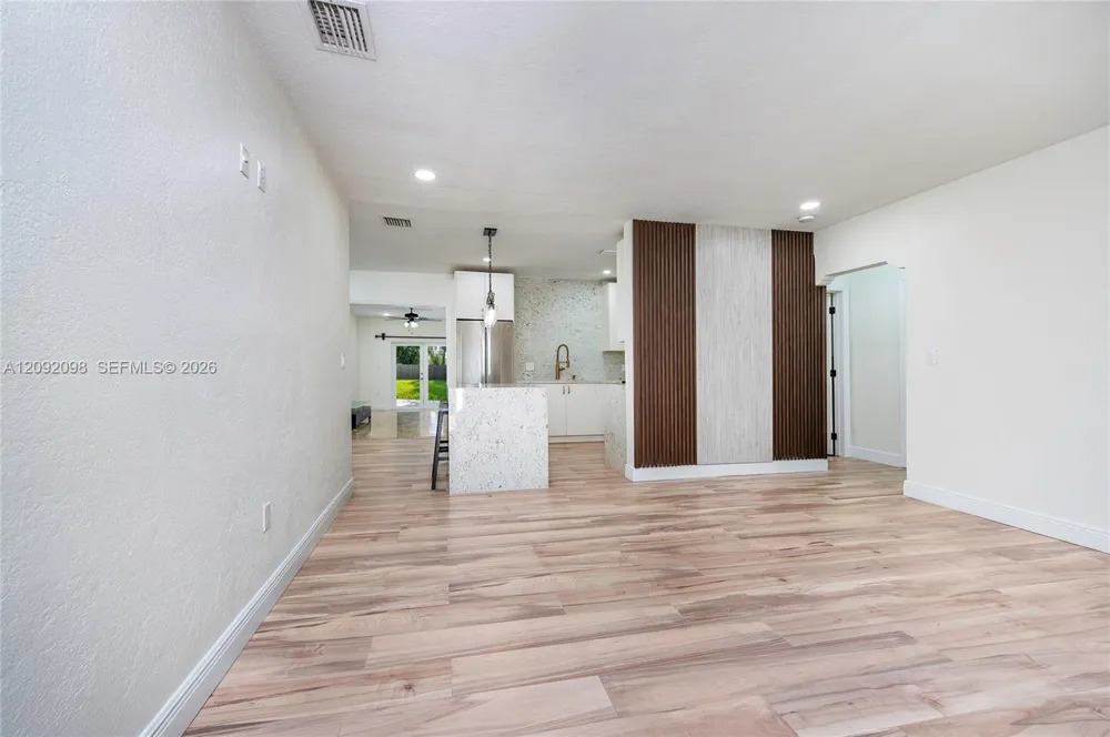 589 Miller Dr Miami Springs, FL 33166