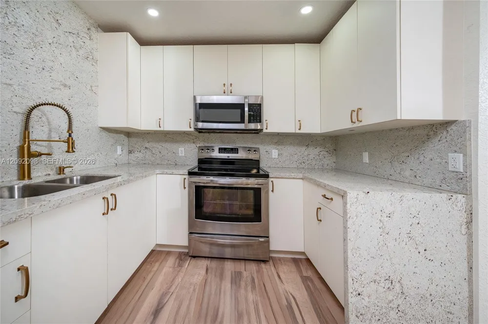 589 Miller Dr Miami Springs, FL 33166
