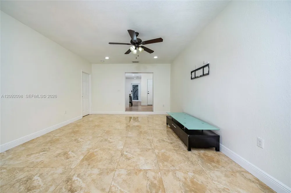 589 Miller Dr Miami Springs, FL 33166