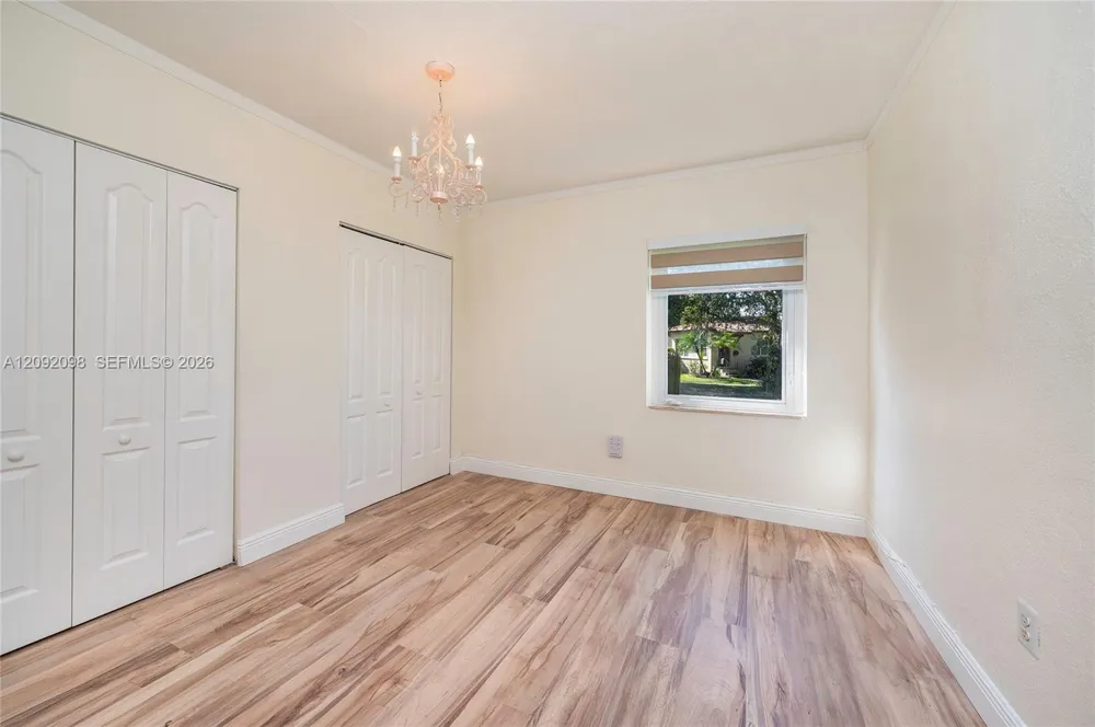 589 Miller Dr Miami Springs, FL 33166
