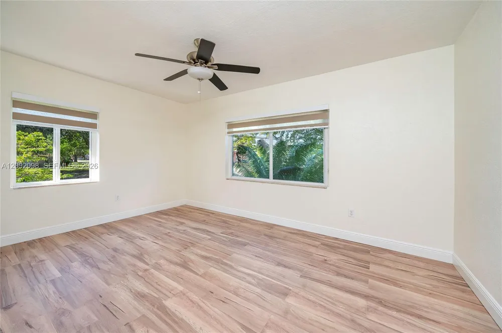 589 Miller Dr Miami Springs, FL 33166