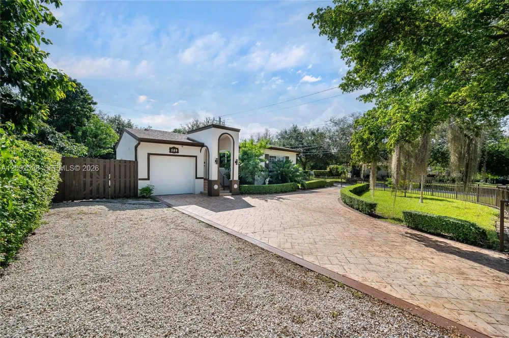 589 Miller Dr Miami Springs, FL 33166