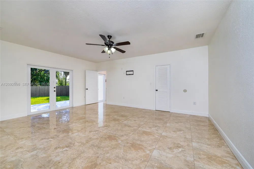 589 Miller Dr Miami Springs, FL 33166
