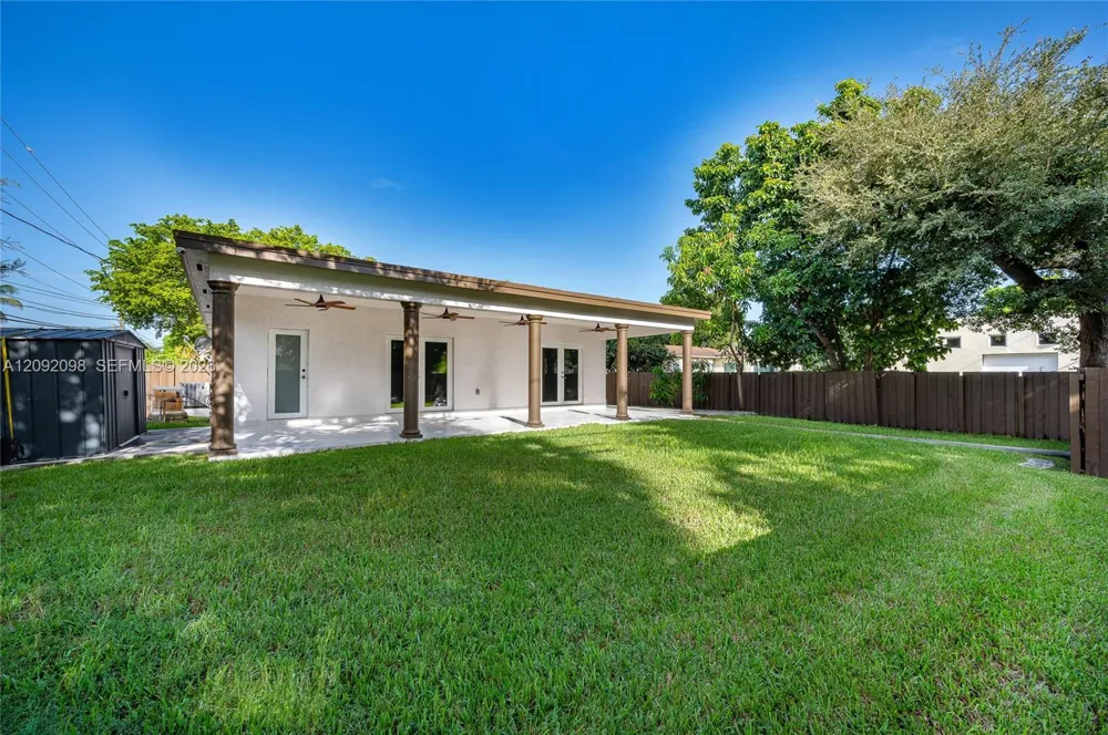 589 Miller Dr Miami Springs, FL 33166