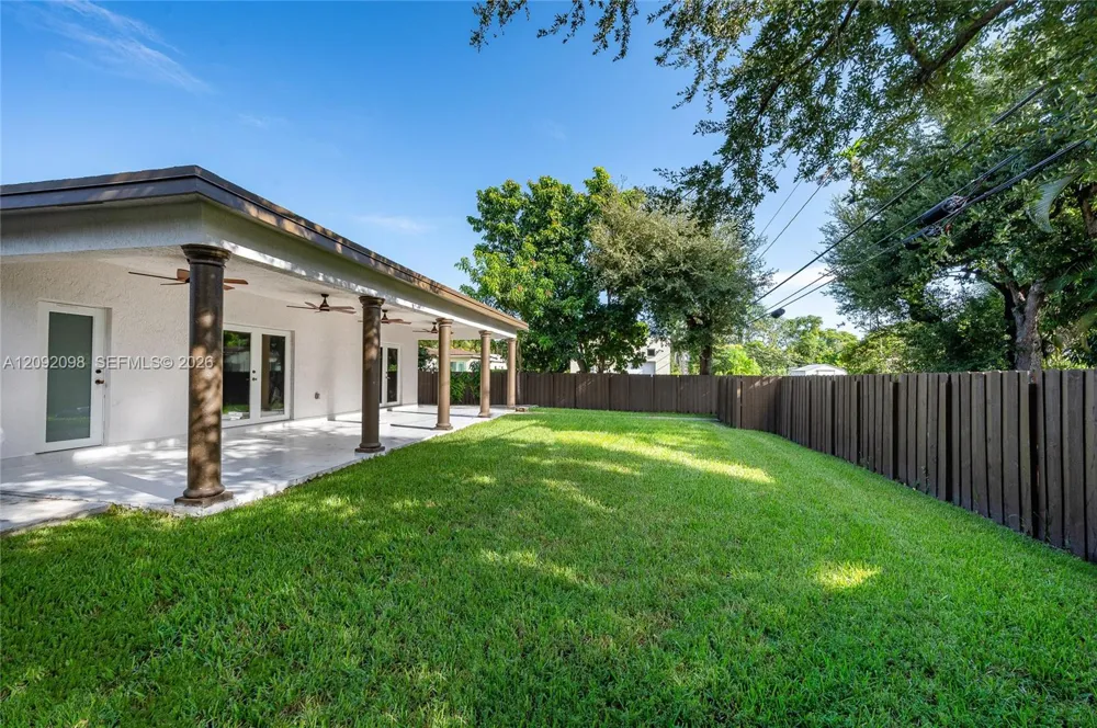 589 Miller Dr Miami Springs, FL 33166