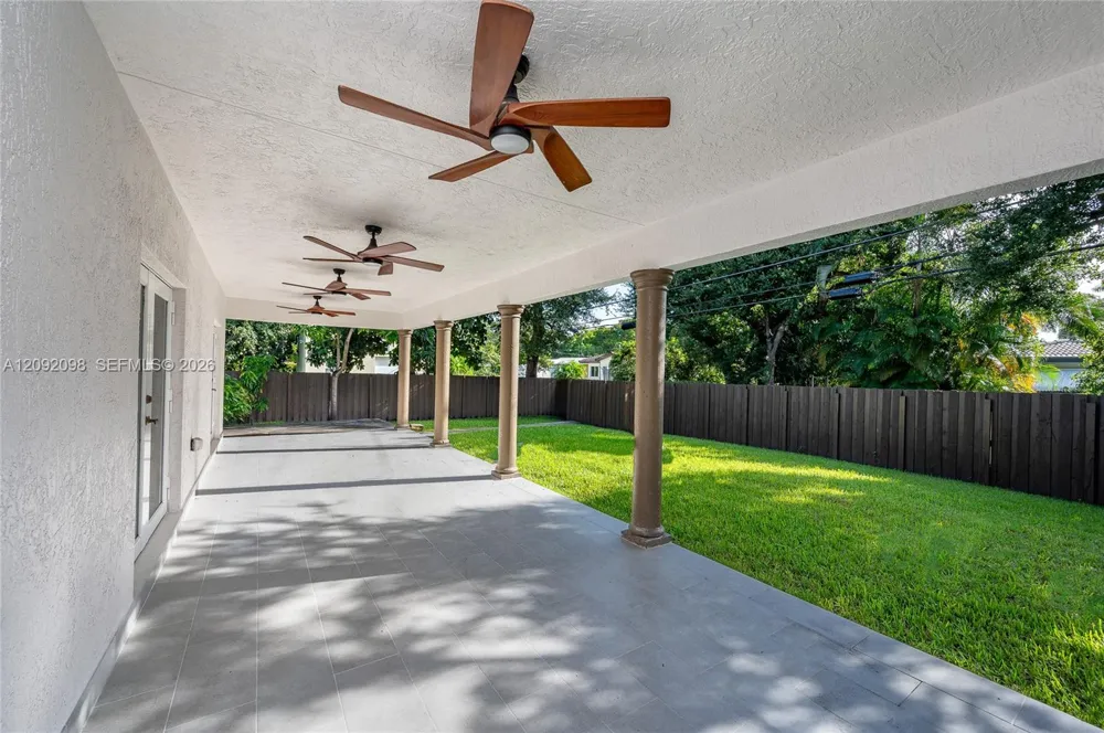 589 Miller Dr Miami Springs, FL 33166