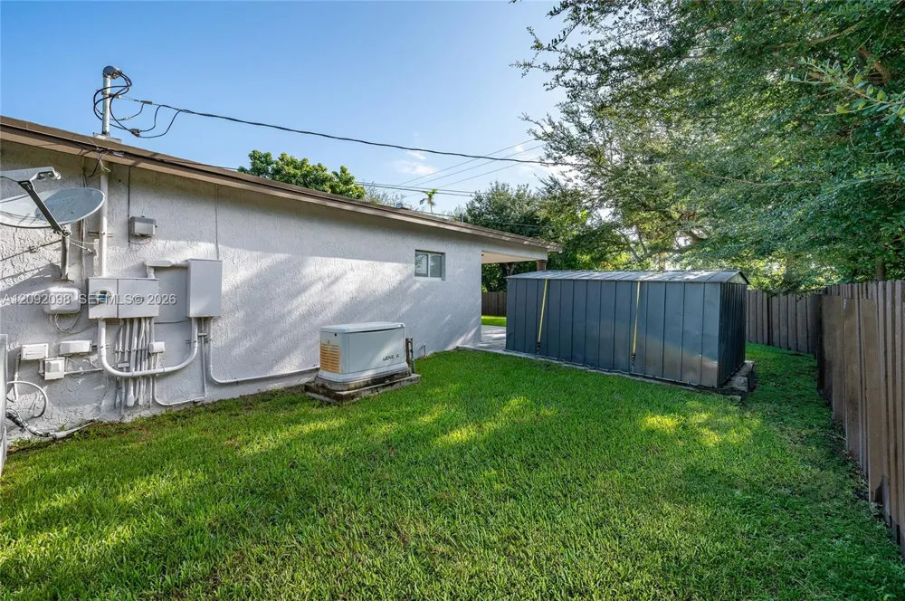 589 Miller Dr Miami Springs, FL 33166
