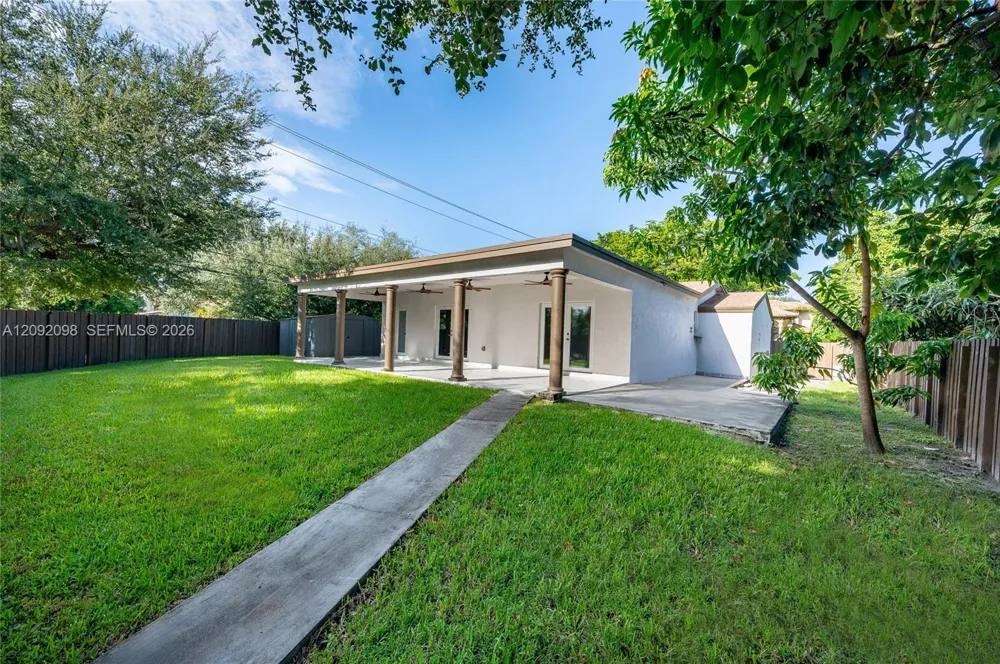 589 Miller Dr Miami Springs, FL 33166