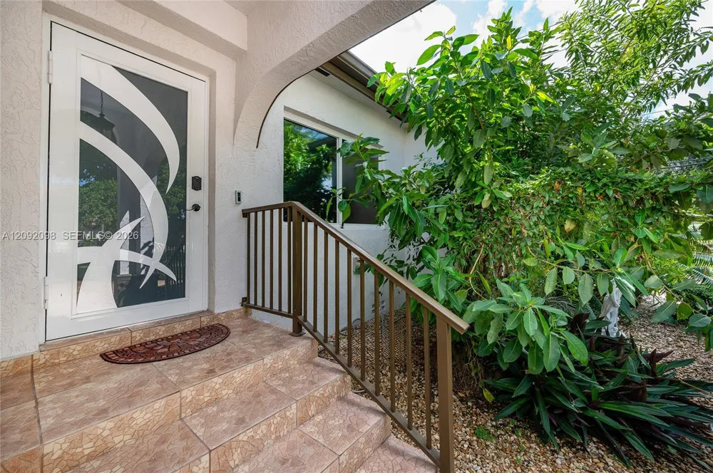 589 Miller Dr Miami Springs, FL 33166