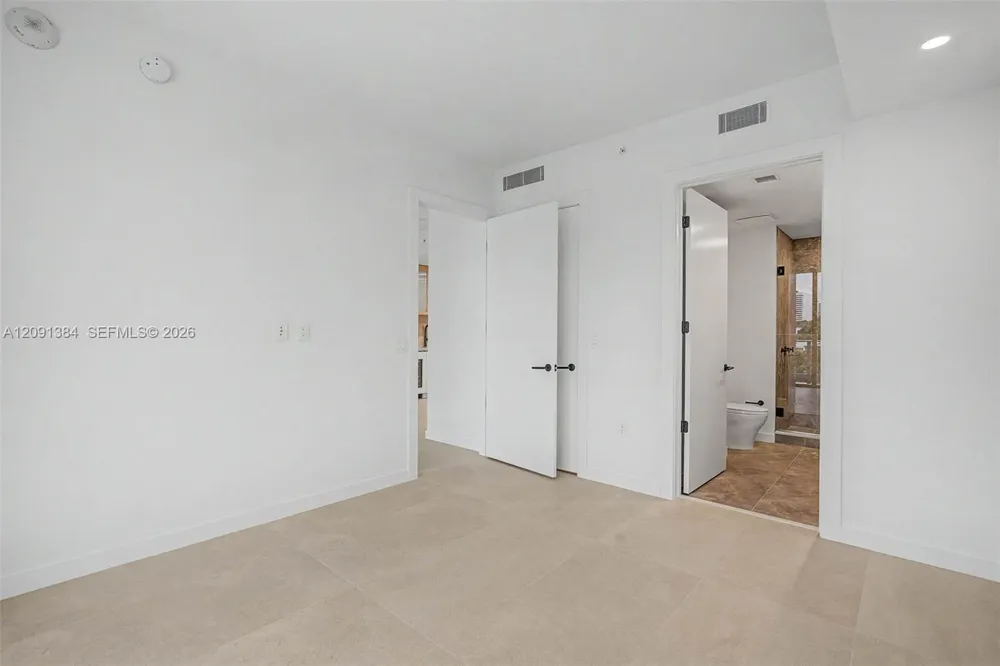 2200 Brickell Avenue #405 Miami, FL 33129