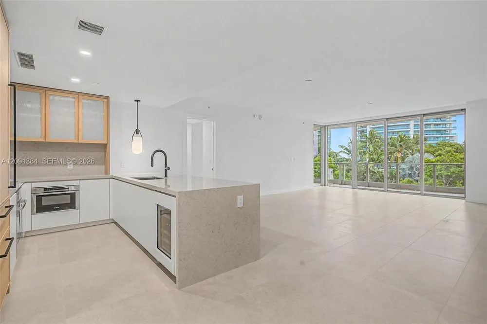 2200 Brickell Avenue #405 Miami, FL 33129