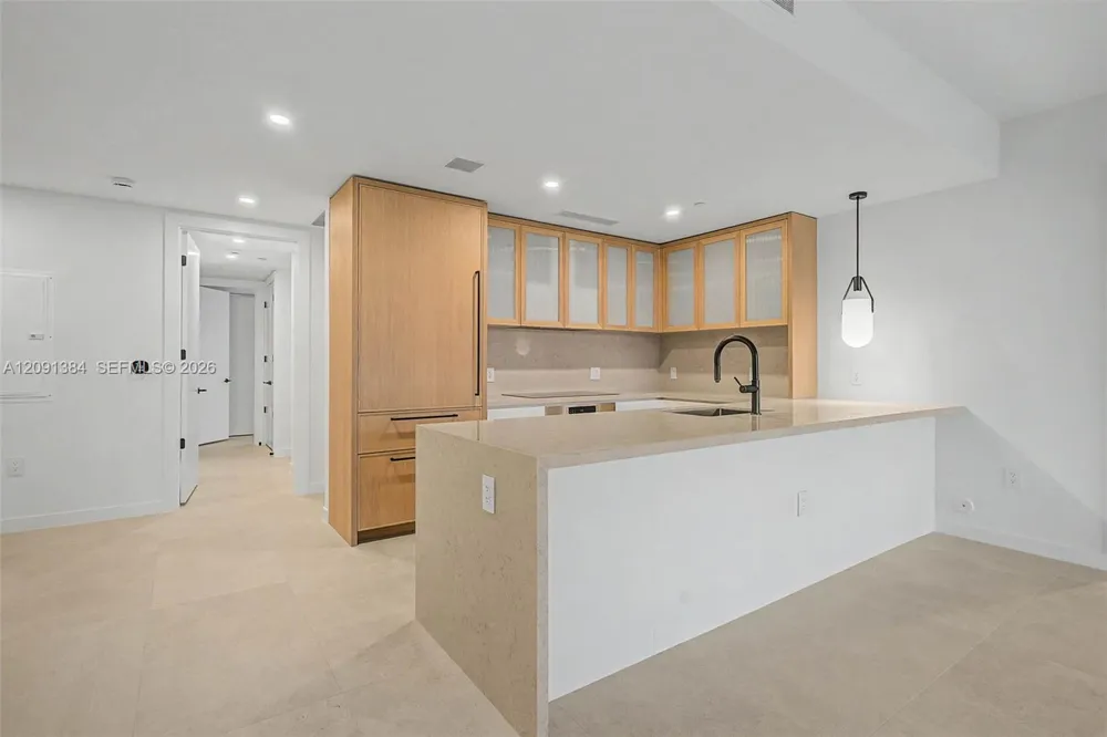 2200 Brickell Avenue #405 Miami, FL 33129